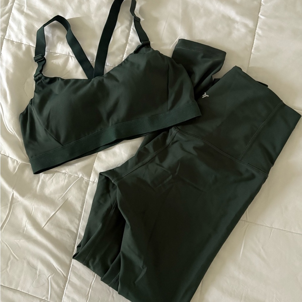 Old Navy Green Sports Bra and Leggings set